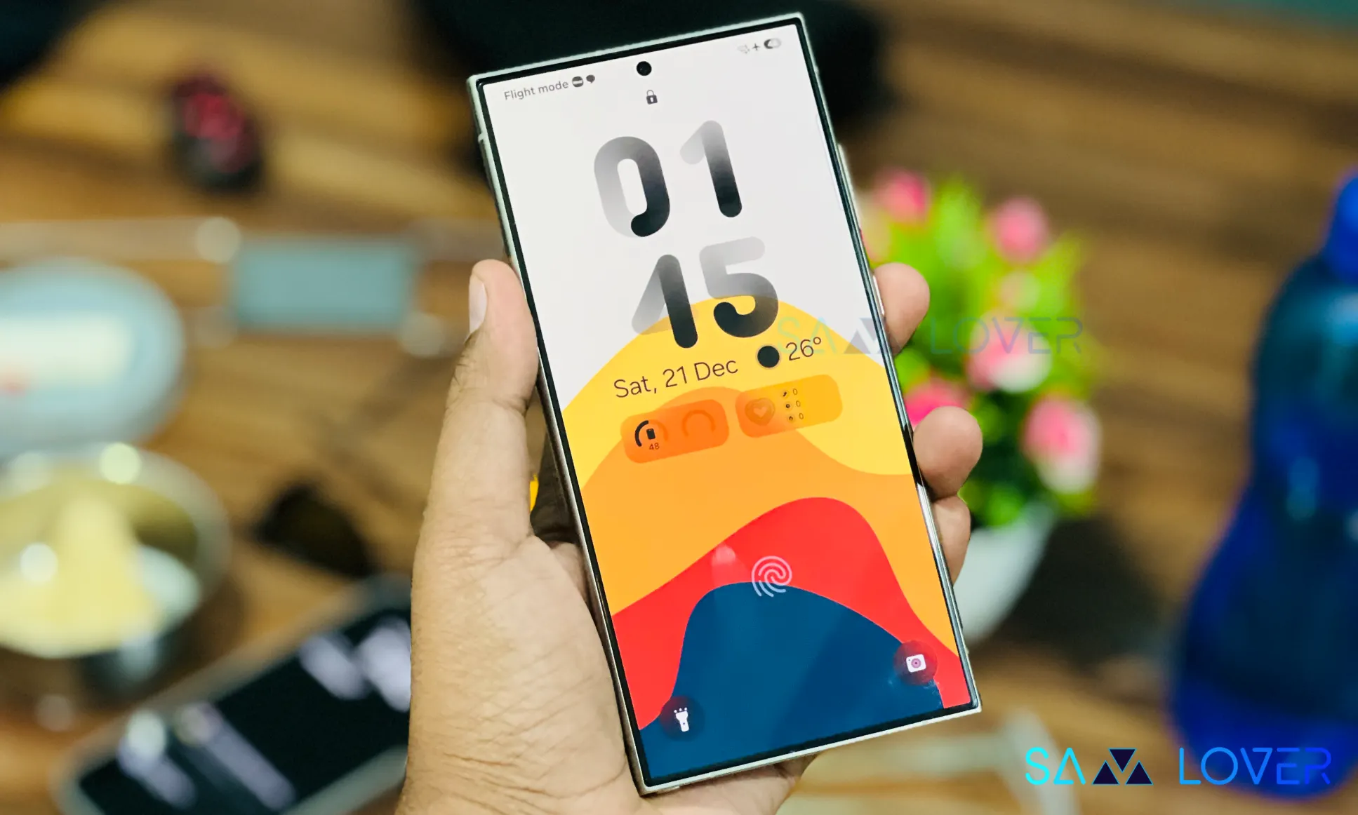 Samsung One UI 7 Lock Screen Clock and Widgets