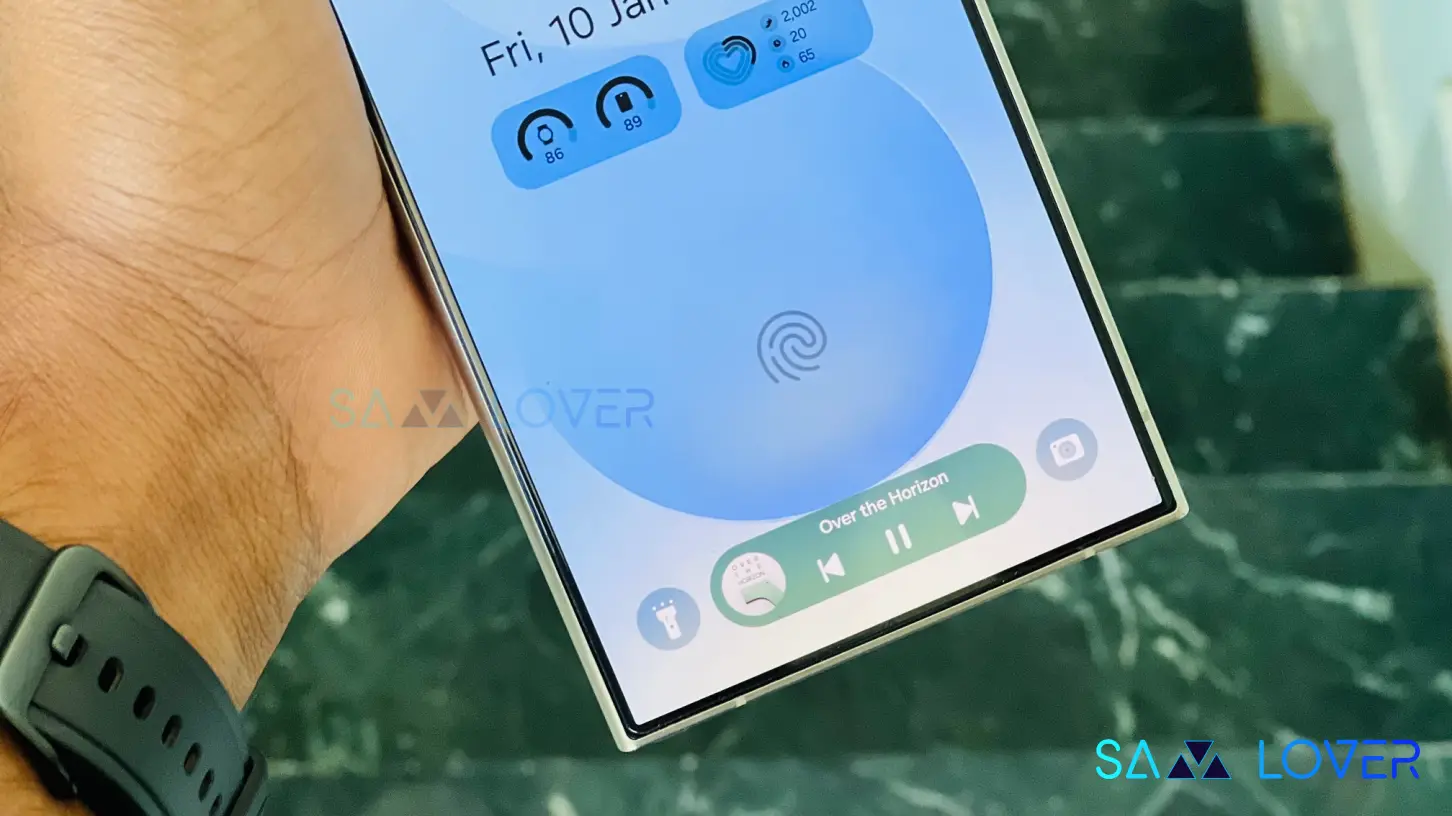 One UI 7 Now Bar with Music Player