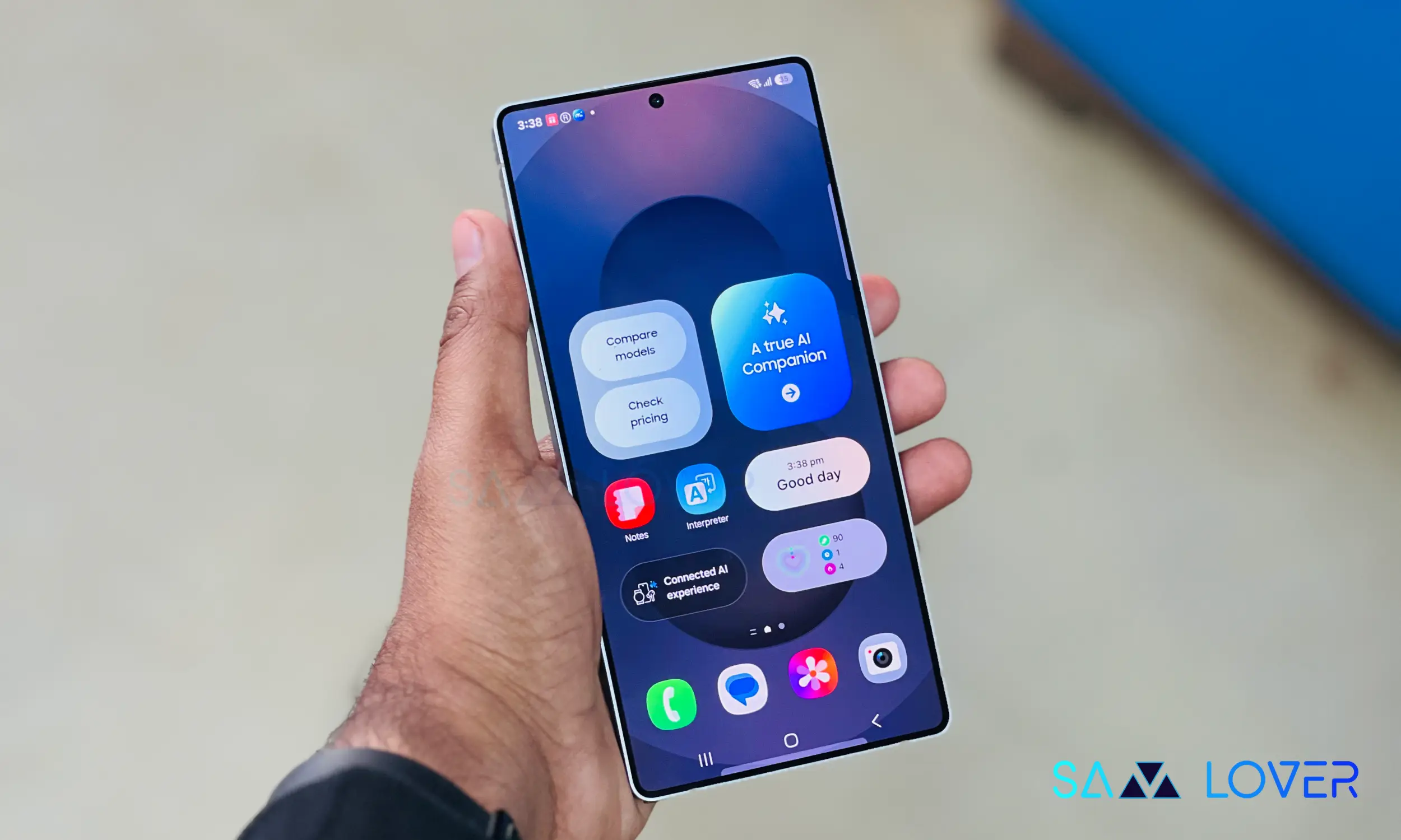 Samsung Galaxy S25 Ultra Front Design and Display Home Screen