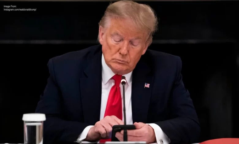 Donald Trump with smartphone