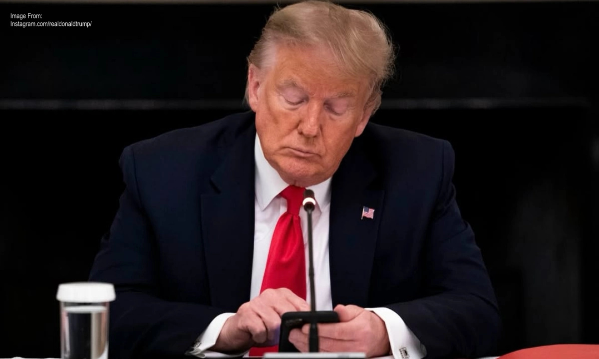 Donald Trump with smartphone