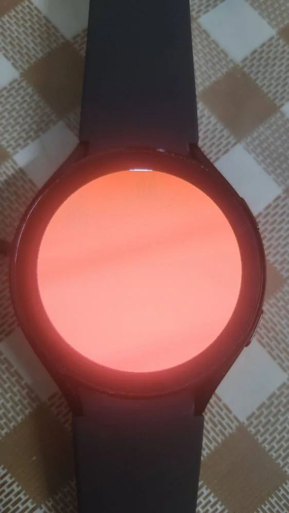 Galaxy Watch4 Orange Display