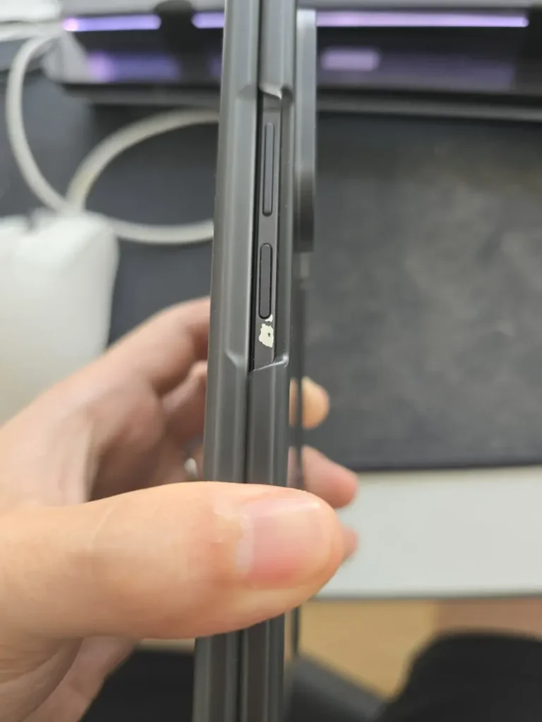 Samsung Galaxy Z FOld 7 Paint Peeling Issue