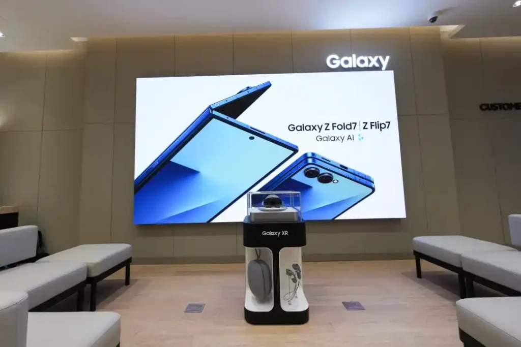 Galaxy XR in Samsung store