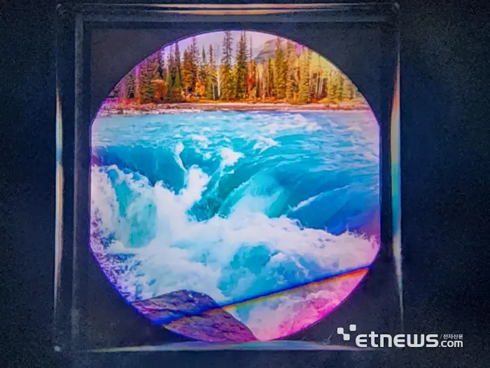 Galaxy XR OLED display mass production