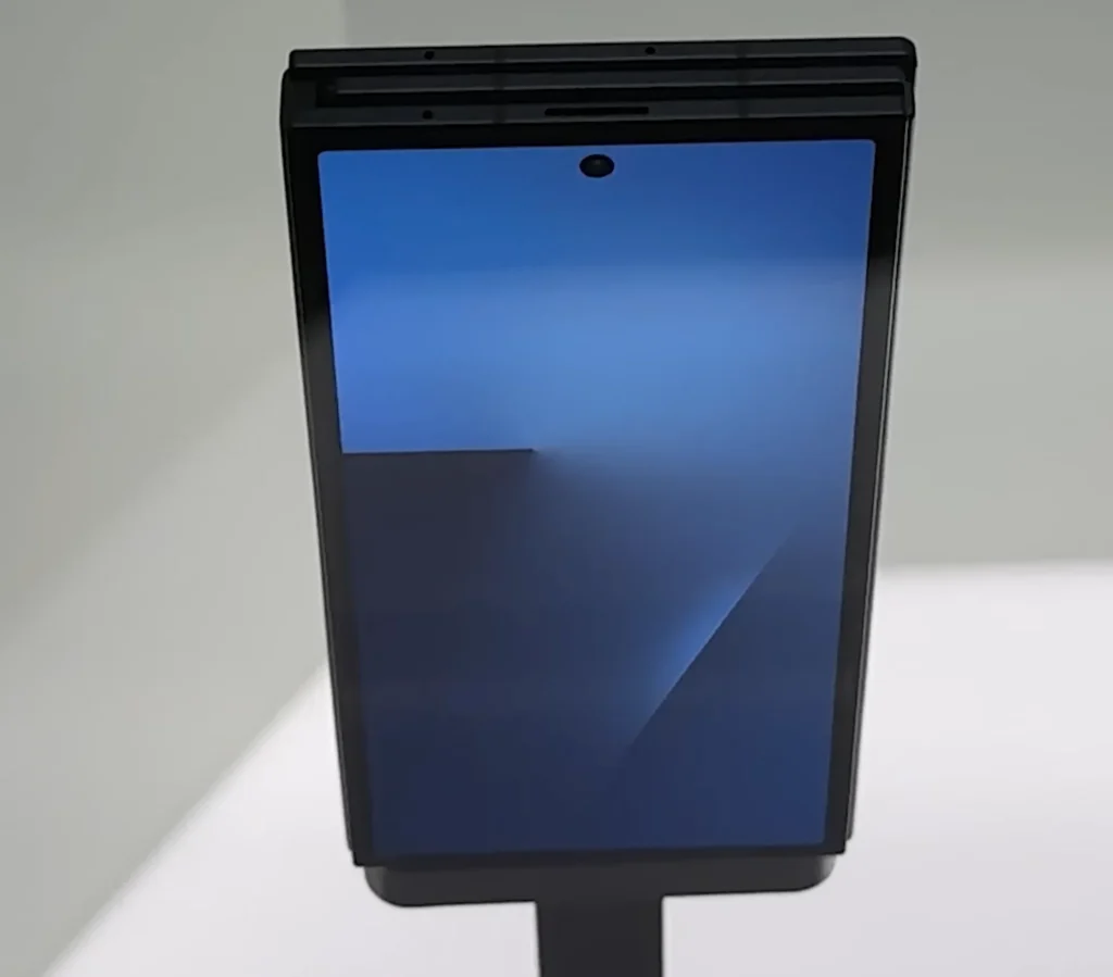 Galaxy Z Tri Fold live image